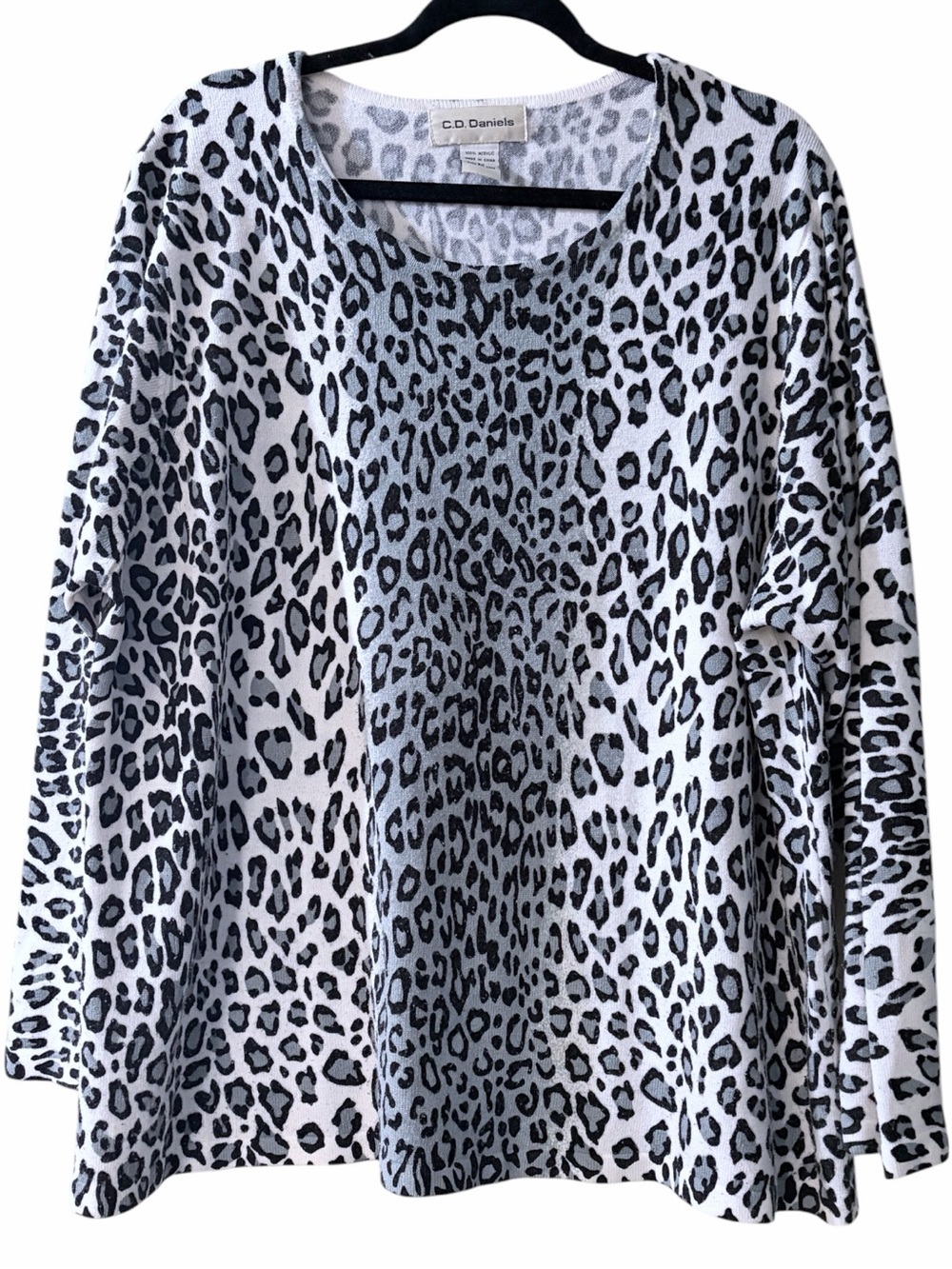 Plus Size Gray and White Animal Print Pullover Sweater 3X